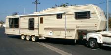 1990-Hitchhiker-5W-40web-pictures.jpg (6202 bytes)